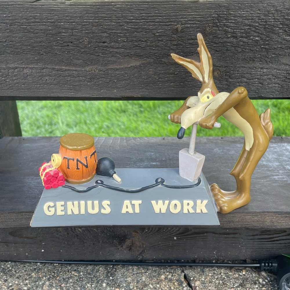 Wile E. Coyote Figurine Statue